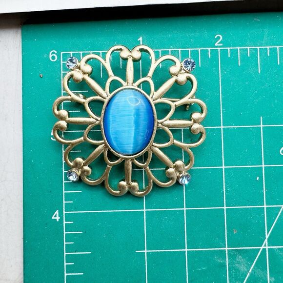 Crazyhorse Liz Claiborne Blue Cat’s Eye Large Open Scrollwork Brooch Pin - Picture 7 of 7
